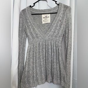 Size M, Hollister sweater top.